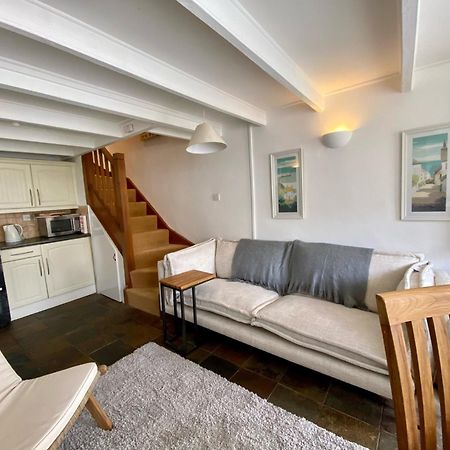 The Little Lighthouse - 2 Minutes From The Beach Pentewan Exterior photo